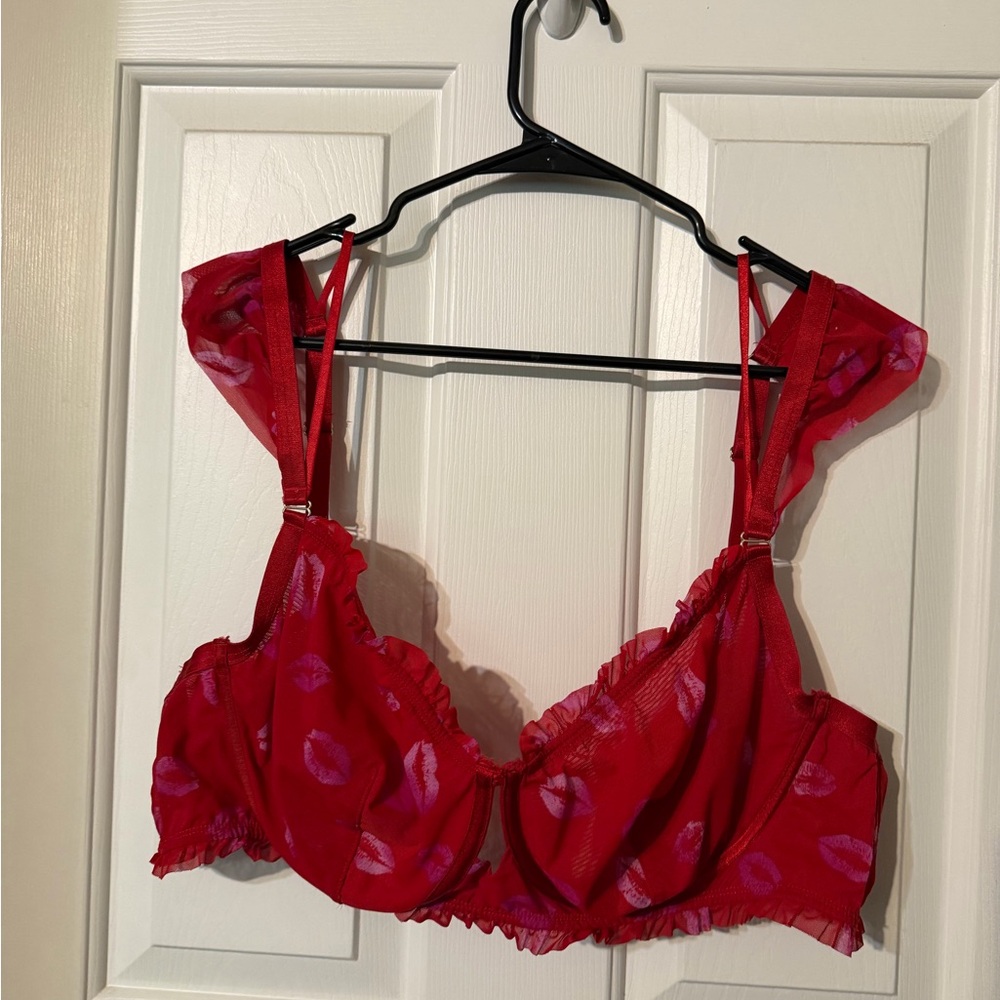 Red Lip-Print Underwire Bra with Ruffle Trim